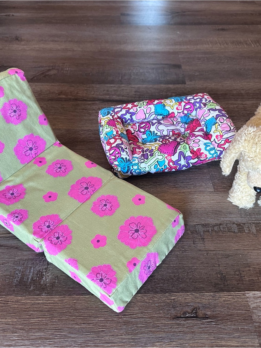 American Girl Doll Pet Lot Plush Dog & 2 Beds, 3 Pieces, BKC17 BKB85